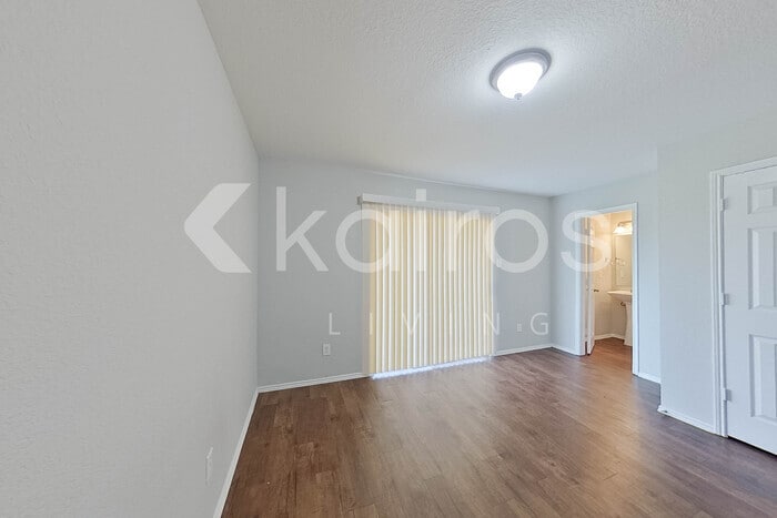 Building Photo - 1621 Vineridge Ln