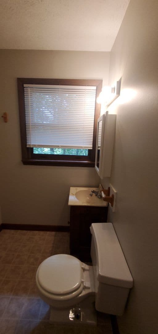 Building Photo - Spacious Mountain Home With Finished Basement & Great Location!