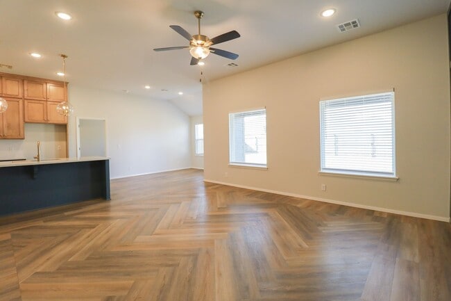 Building Photo - 4 Bed 2 Bath New Construction Home in Bixby