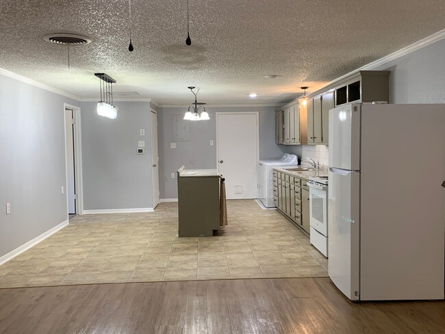 Building Photo - 710 12th St