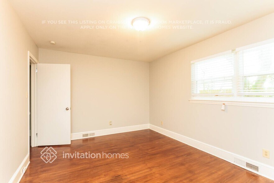Building Photo - 1318 Lomax Ave