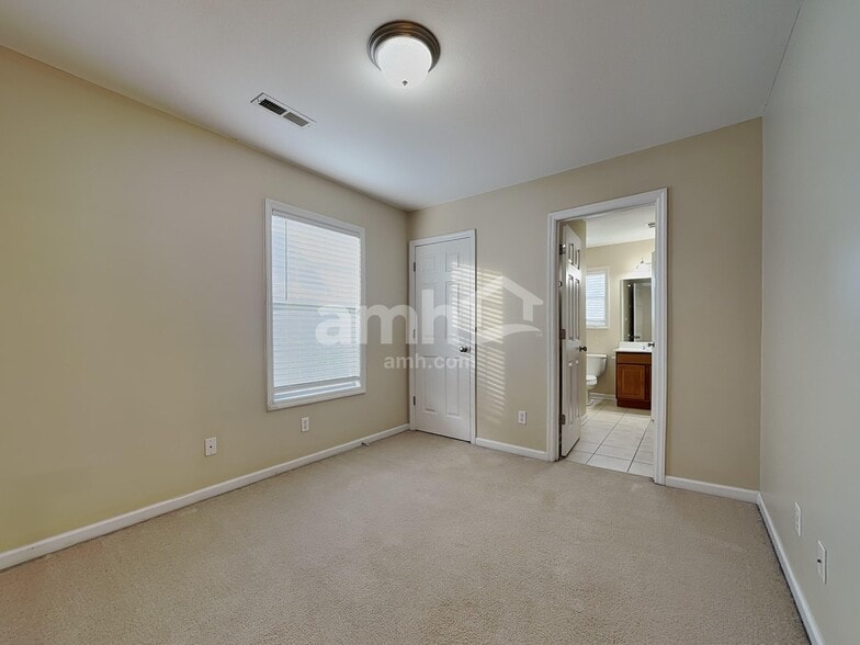 Building Photo - 1641 Silver Oak Ln