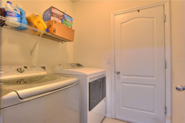 Building Photo - 3/2 Single Family Home located in a quiet ...