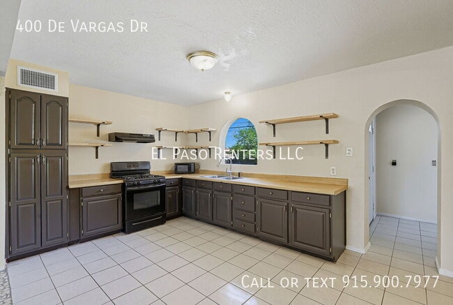 Building Photo - 400 De Vargas Dr