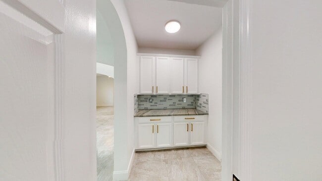 Building Photo - 6 BR  5 BA  LUXURY POOL HOME -  Fells Landing Subdivision- Minutes to Medical City!