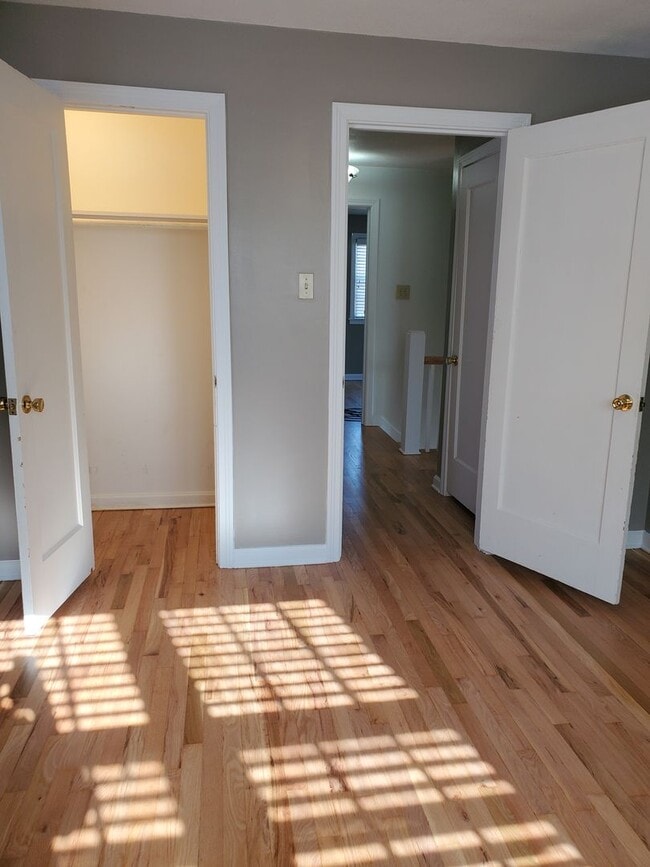 Building Photo - Gorgeous home near Westboro park.