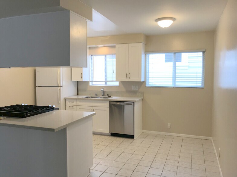 Building Photo - 1126 Cypress Ave