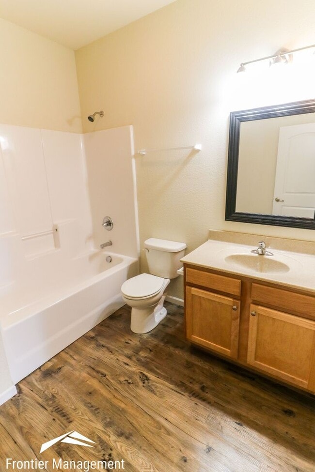 Building Photo - Fremont 4-Plex