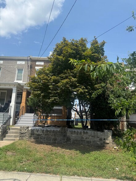 Building Photo - 628 Edgewood St NE