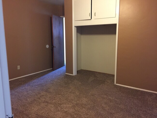 Building Photo - 779 Corvina St