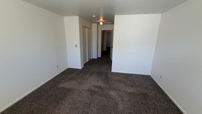 Building Photo - 777 Wagon Dr