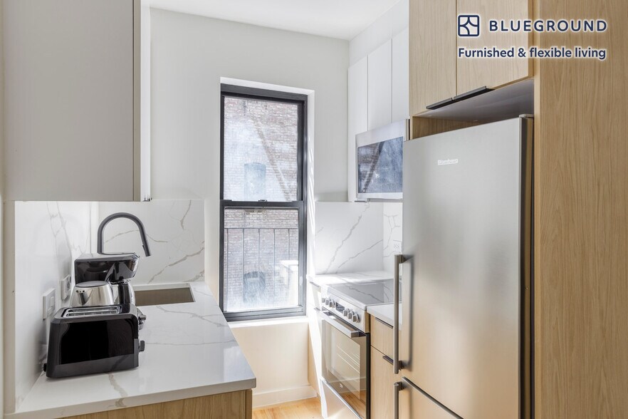 Building Photo - 308 E 78th St