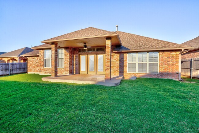 Building Photo - 812 Ryan Rd