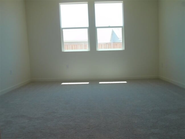 Building Photo - 1339 Kensington Dr