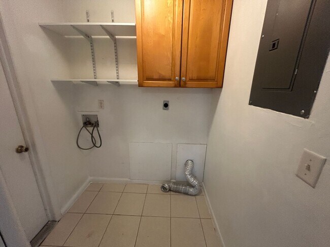 Building Photo - 1228 SE 24th Ave