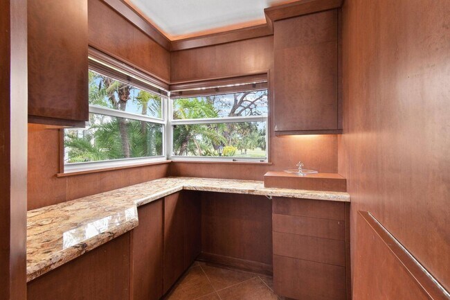 Building Photo - 1219 N Lakeside Dr