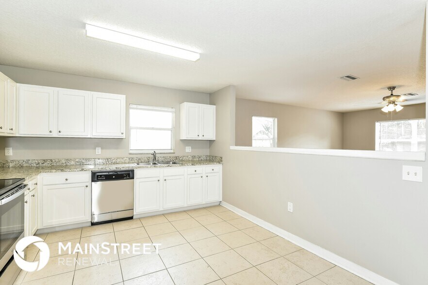 Building Photo - 604 37th St W