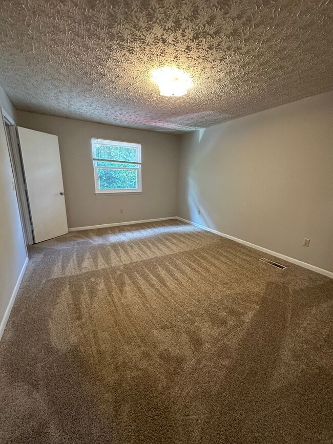 Building Photo - 2 Bedrooms 1.5 baths Townhouse, Kingsport TN