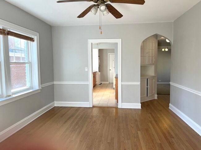 Building Photo - 8906 Ewing Ave