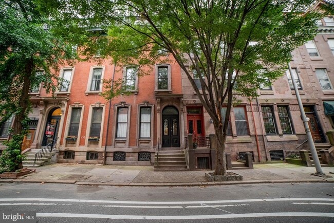 Primary Photo - 2124 Spruce St