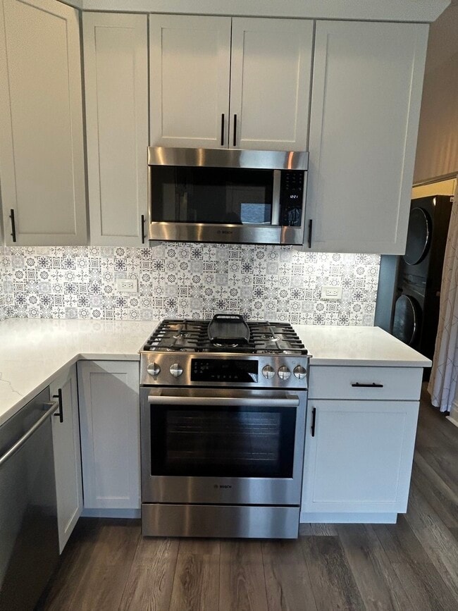 Building Photo - 1926 W Warner Ave