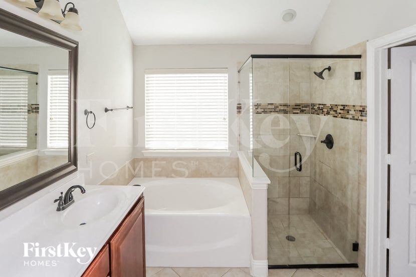 Building Photo - 528 Sagebrush Ln
