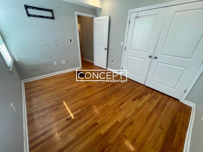 Building Photo - 11 Pierce St