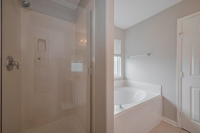 Building Photo - 9714 Angleside Ln