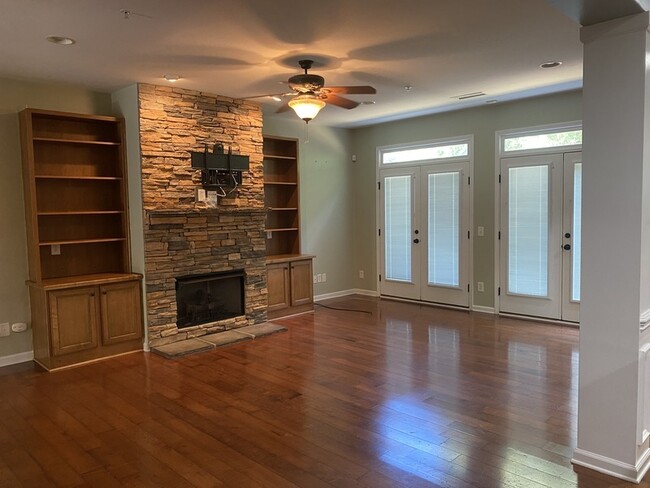 Building Photo - 409 Halyard Ln