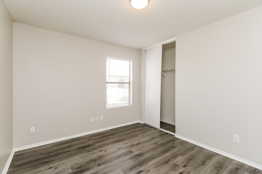 Building Photo - 1109 E Silversmith Trail
