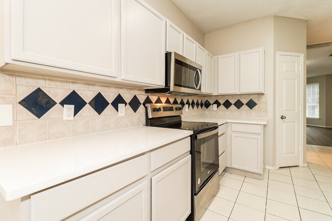 Building Photo - 3336 Raleigh Dr