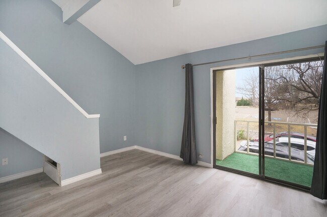 Building Photo - 3929 Roma Ct