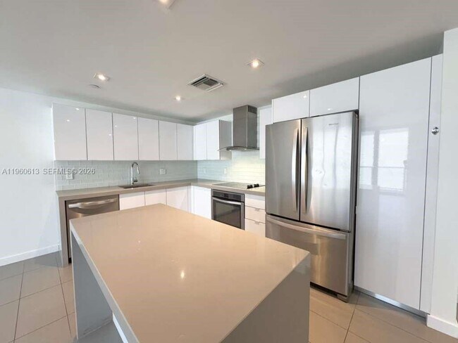 Building Photo - 1600 NE 1st Ave