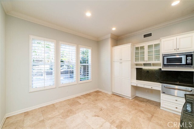 Building Photo - 7 Camellia