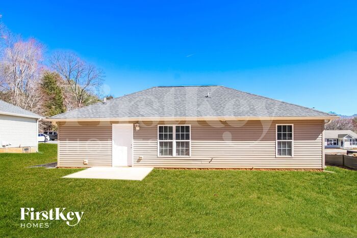 Building Photo - 136 Fir Dr