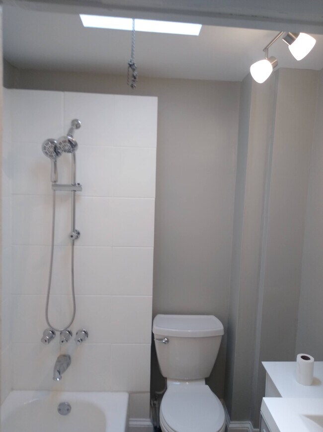 Building Photo - 655 N Yewdall St