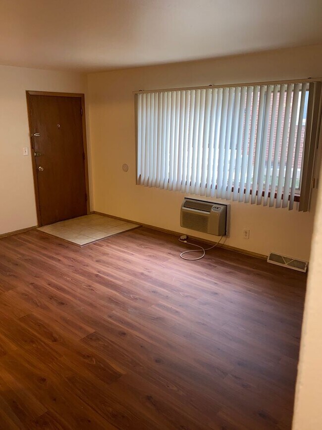 Building Photo - 2BR/1BA available for rent