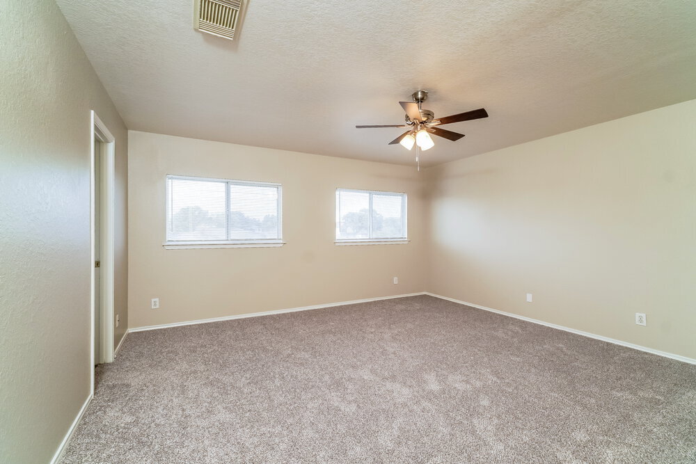 Building Photo - 6631 Highland Grass