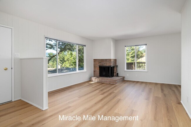 Building Photo - willow