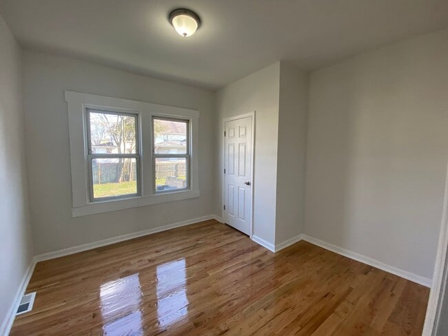 Building Photo - 1504 Summerfield Ave