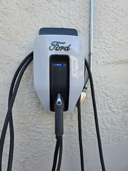 EV Charger - 1049 N Jacobus Ave