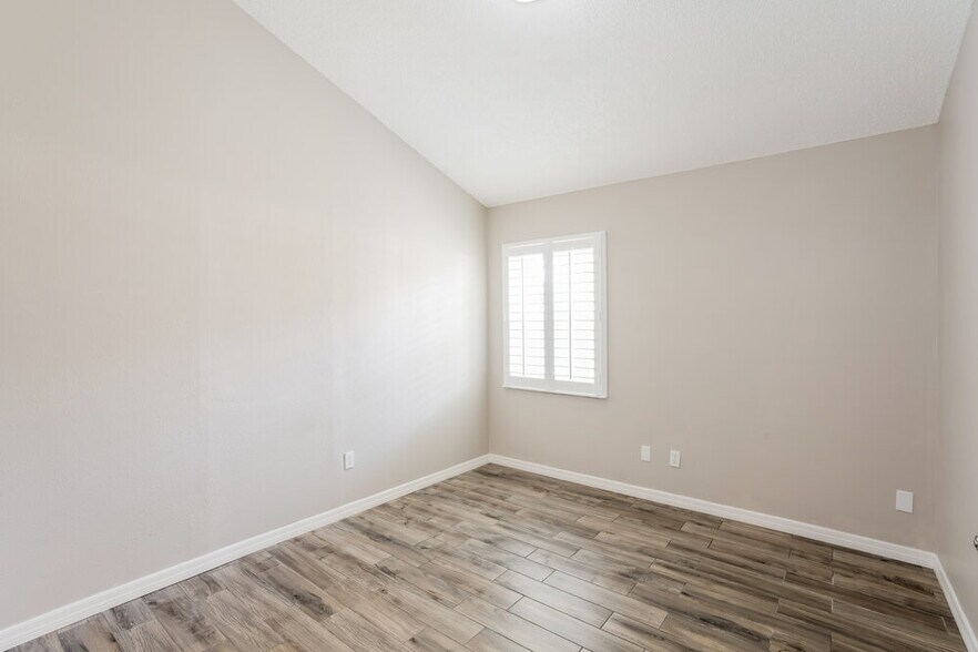 Building Photo - 2308 Kenwick Dr