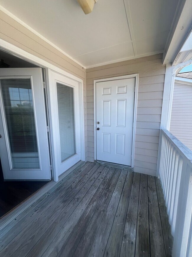 Building Photo - RENT SPECIAL! Freshly Painted! New Luxury ...