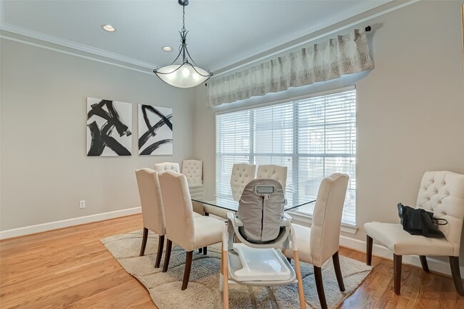 Building Photo - 410 Fowler St