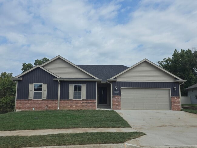 Primary Photo - 3960 Clydesdale Dr
