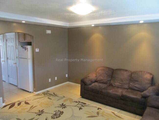 Building Photo - 120 Penhurst Pl