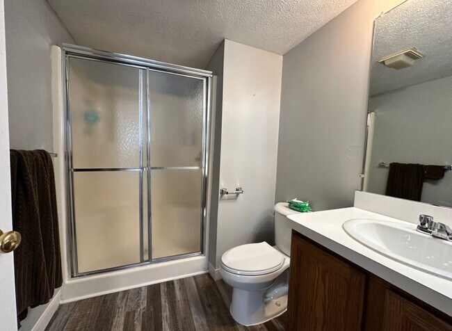 Building Photo - 1575 Oakfield Dr