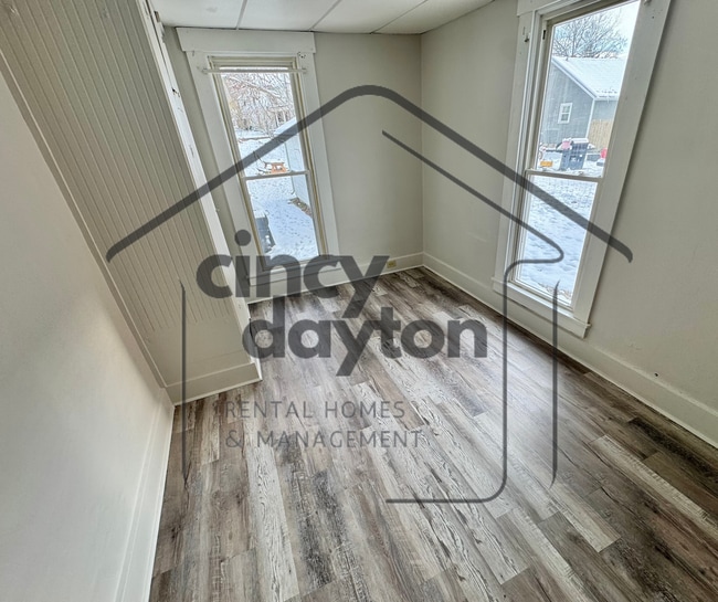 Building Photo - 110 N River St