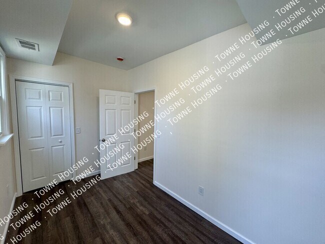 Building Photo - 20 Marion St