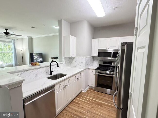 Building Photo - 11353 Aristotle Dr